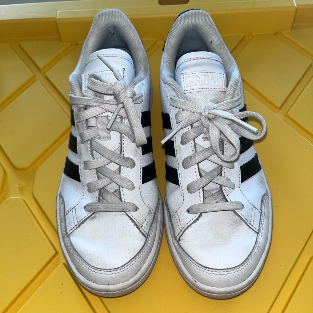 Adidas Sneakers